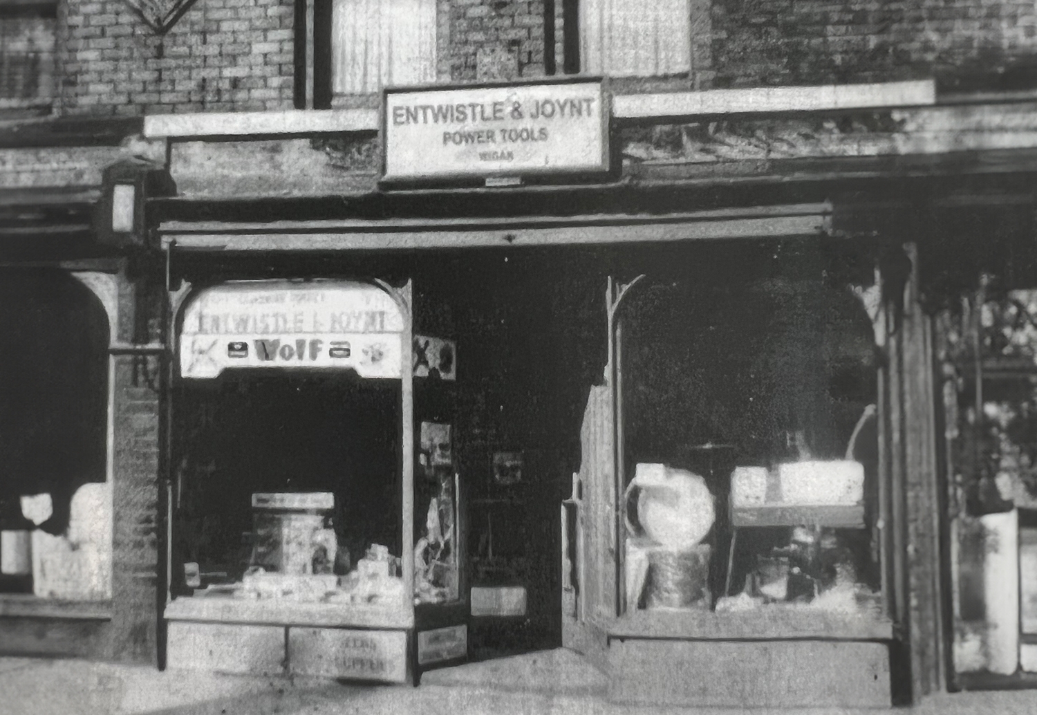 Entwistle_and_Joynt1963