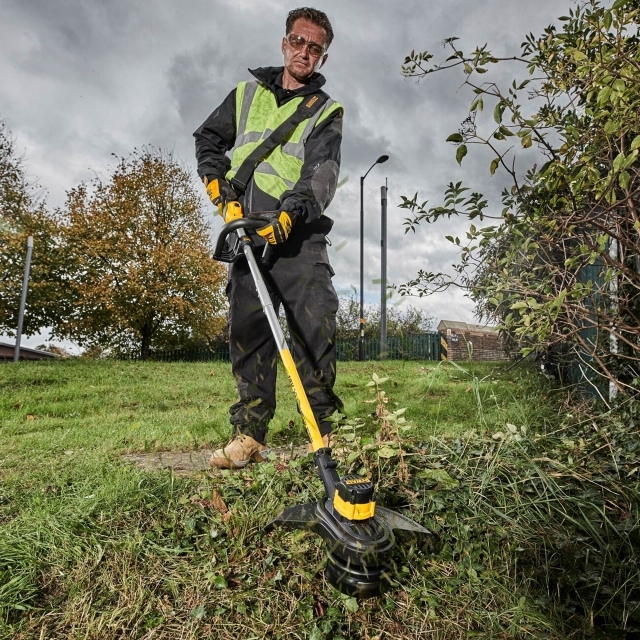 Best cordless strimmer - DEWALT DCM561P1S