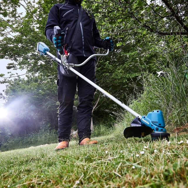 Best cordless strimmer - MAKITA DUR190UZX3