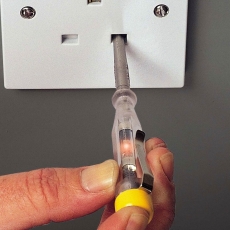 STANLEY STHT0-66121 220-250V Circuit/Voltage Tester STANLEY STHT0-66121 220-250V Circuit/Voltage Tester