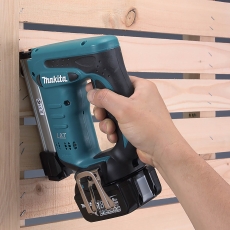 MAKITA DST221Z 18v Stapler BODY ONLY