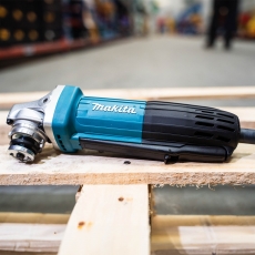 MAKITA GA4034 240v 4" 720w Angle Grinder