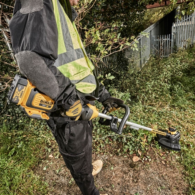 DEWALT DEWALT DCM561P1S 18v Brushless String Trimmer with 1x 5ah Battery