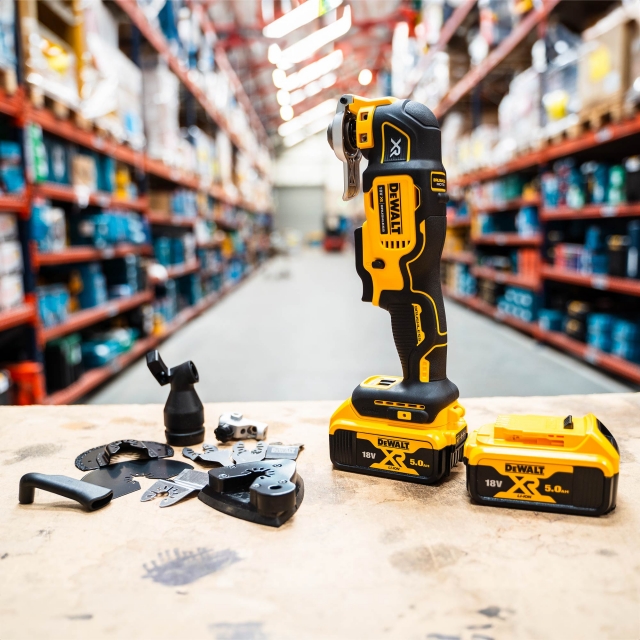 DEWALT DEWALT DCS356P2 18v Brushless 3-Speed Multi-Tool 2x5ah batteries