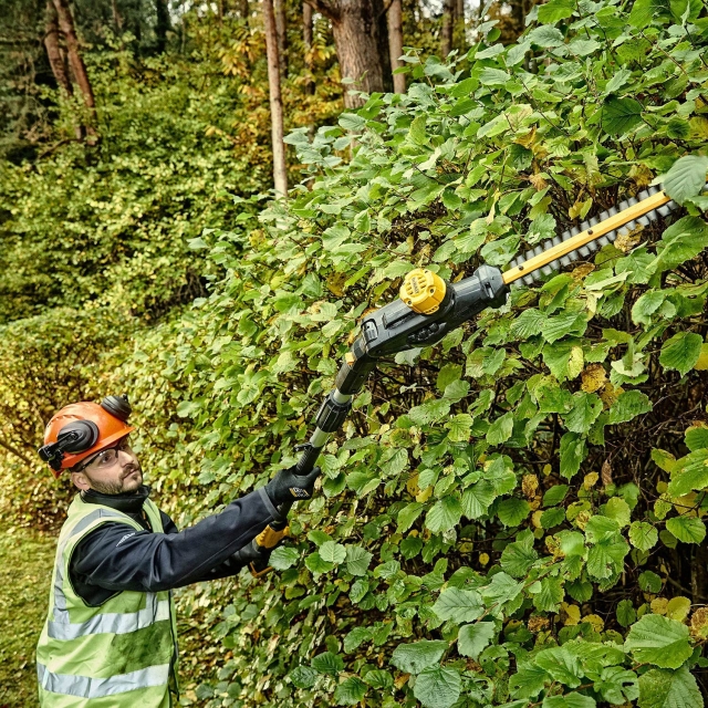 DEWALT DEWALT DCMPH566N 18v Pole Hedge Trimmer BODY ONLY