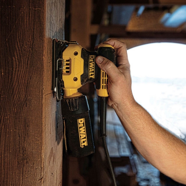 DEWALT DEWALT DWE6411 240v 1/4 Sheet Sander