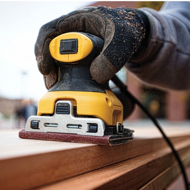 DEWALT DEWALT DWE6411 240v 1/4 Sheet Sander