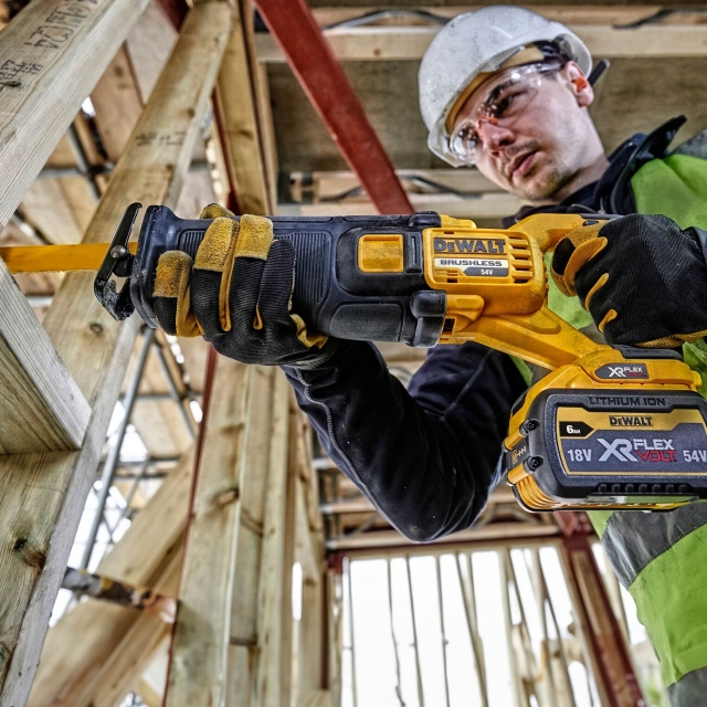 DEWALT DEWALT DCS389T2 54v Flexvolt Brushless Reciprocating Saw with 2x6ah Batteries
