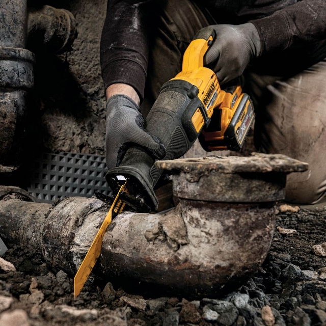 DEWALT DEWALT DCS389T2 54v Flexvolt Brushless Reciprocating Saw with 2x6ah Batteries