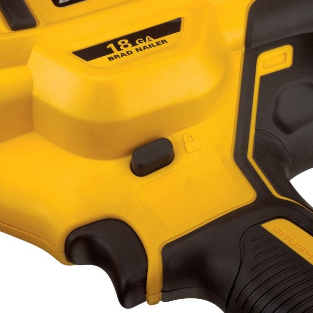 DEWALT DEWALT DCN680N 18V XR Brushless 18G Brad Nailer BODY ONLY