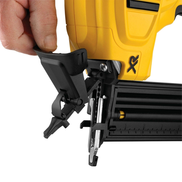 DEWALT DEWALT DCN680N 18V XR Brushless 18G Brad Nailer BODY ONLY