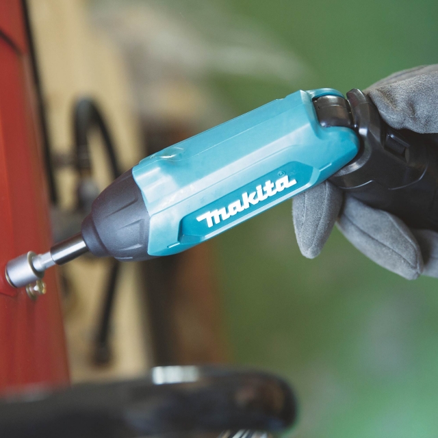 MAKITA MAKITA DF001DW 3.6v Pencil Screwdriver and Accessory Bit Set