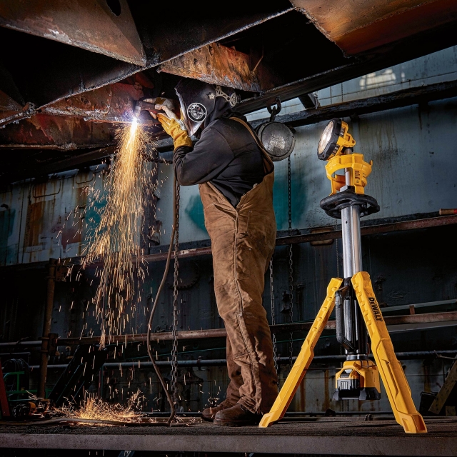 DEWALT DEWALT DCL079 18V LED Tripod Light Body Only