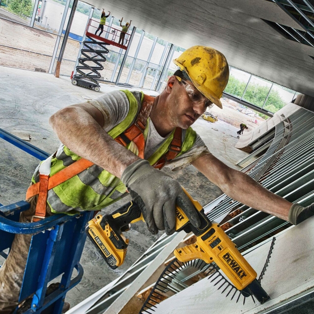 DEWALT DEWALT DCF620D2K 18v Brushless Drywall Screwdriver with 2x2ah Batteries