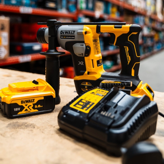 DEWALT DEWALT DCH172P2 18v Brushless Compact SDS Plus Hammer Drill with 2x5ah Batteries