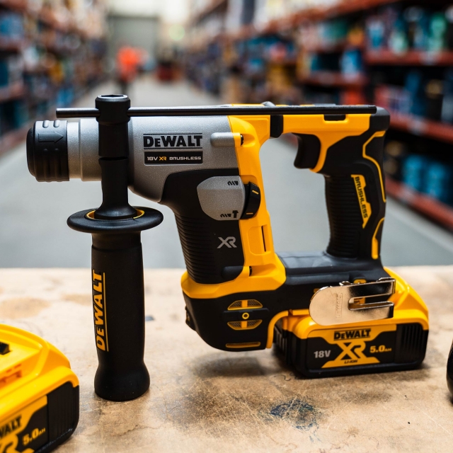 DEWALT DEWALT DCH172P2 18v Brushless Compact SDS Plus Hammer Drill with 2x5ah Batteries