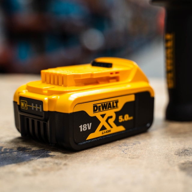 DEWALT DEWALT DCH172P2 18v Brushless Compact SDS Plus Hammer Drill with 2x5ah Batteries