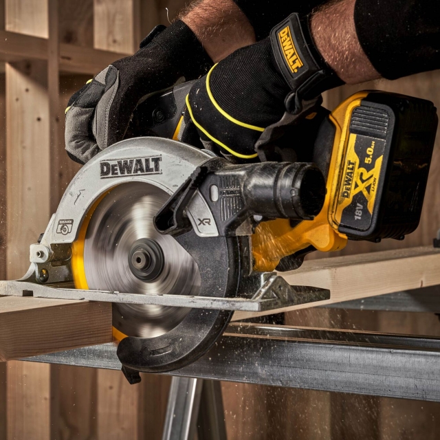 DEWALT DEWALT DCS565N 18v Brushless 165mm Circular Saw BODY ONLY