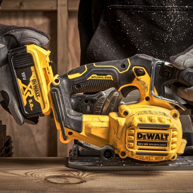 DEWALT DEWALT DCS565N 18v Brushless 165mm Circular Saw BODY ONLY