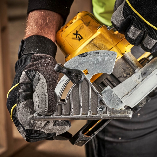 DEWALT DEWALT DCS565N 18v Brushless 165mm Circular Saw BODY ONLY