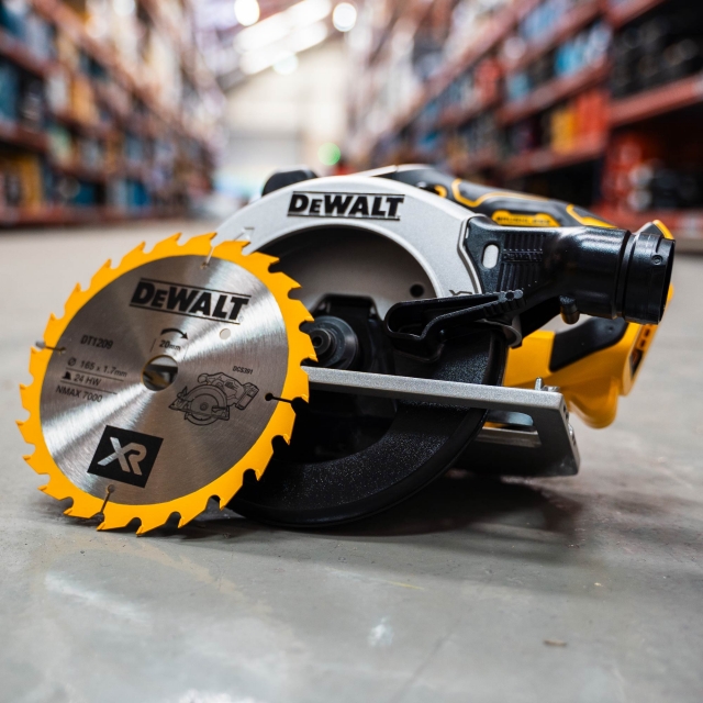 DEWALT DEWALT DCS565N 18v Brushless 165mm Circular Saw BODY ONLY