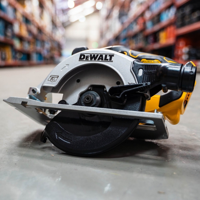 DEWALT DEWALT DCS565N 18v Brushless 165mm Circular Saw BODY ONLY