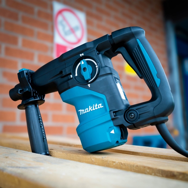 MAKITA MAKITA HR3001CJ 110v SDS Plus 1050w Rotary Hammer
