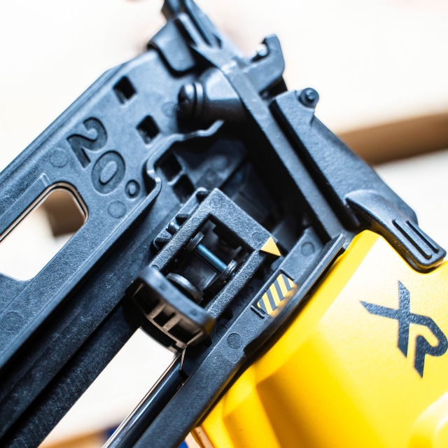 DEWALT DEWALT DCN660P2 18v Brushless 2nd Fix Nailer with 2x5ah Li-ion batteries