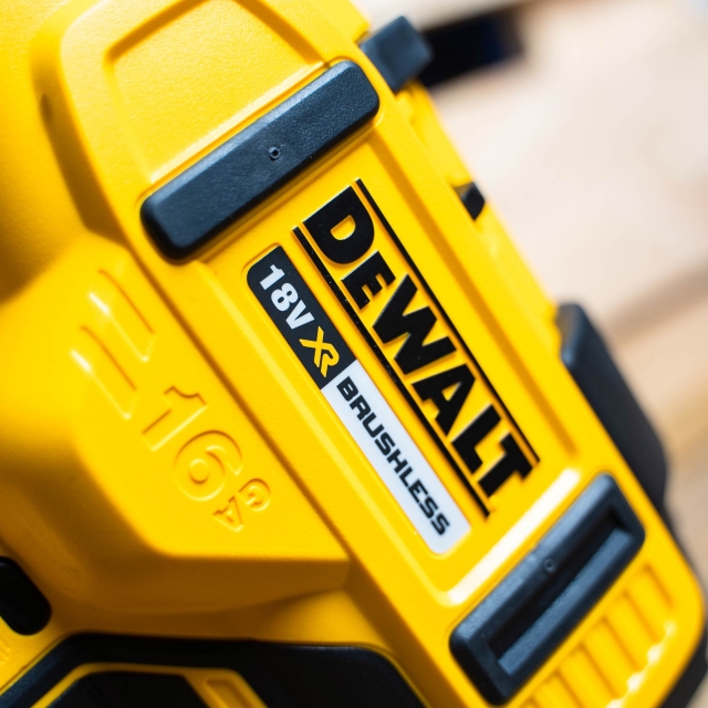 DEWALT DEWALT DCN660P2 18v Brushless 2nd Fix Nailer with 2x5ah Li-ion batteries