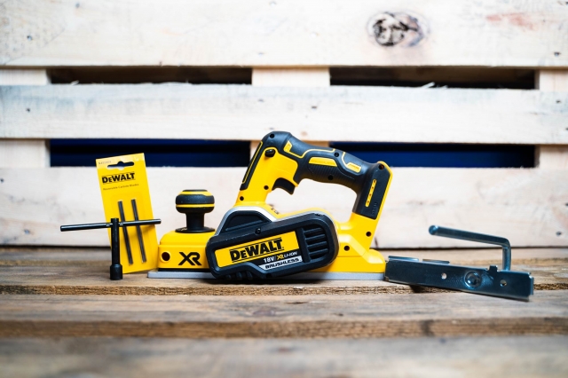 DEWALT DEWALT DCP580N 18v XR Brushless Planer BODY ONLY