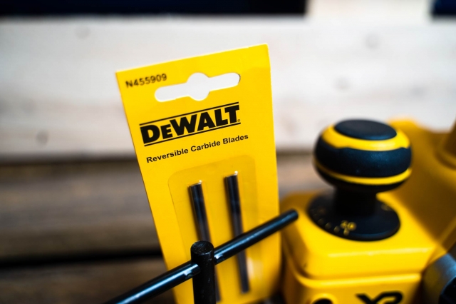 DEWALT DEWALT DCP580N 18v XR Brushless Planer BODY ONLY