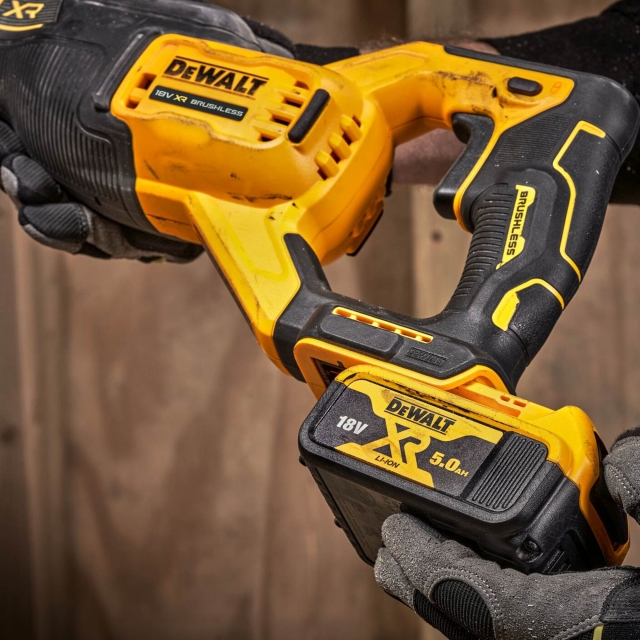 DEWALT DEWALT DCS382N 18v Brushless Reciprocating Saw BODY ONLY