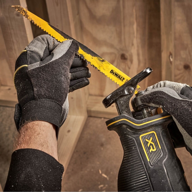 DEWALT DEWALT DCS382N 18v Brushless Reciprocating Saw BODY ONLY
