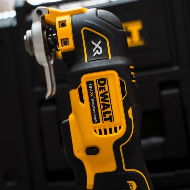 DEWALT DEWALT DCS356NT 18v Brushless MultiTool BODY + Accessories / Case