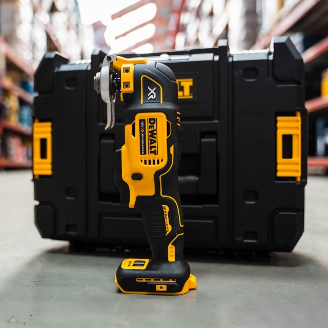 DEWALT DEWALT DCS356NT 18v Brushless MultiTool BODY + Accessories / Case