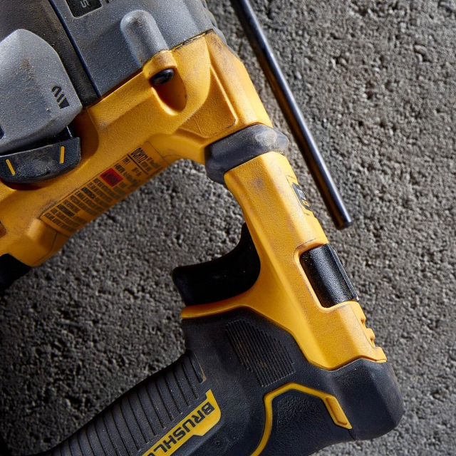 DEWALT DEWALT DCH172NT 18v Brushless Compact SDS Plus Hammer Drill BODY +Case