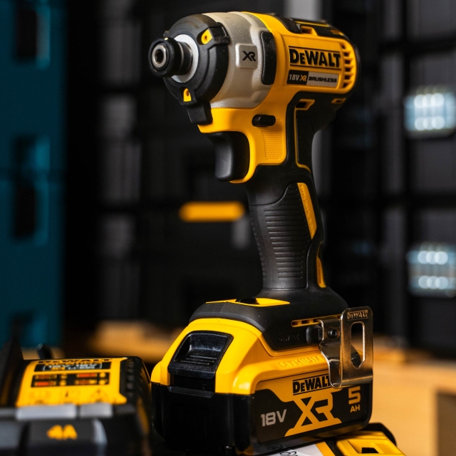 DEWALT DEWALT DCK276P2T 18v Brushless Twin Pack DCD996/DCF887 with 2x5ah Batteries