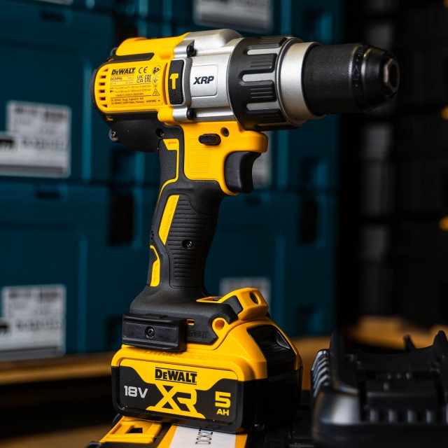 DEWALT DEWALT DCK276P2T 18v Brushless Twin Pack DCD996/DCF887 with 2x5ah Batteries