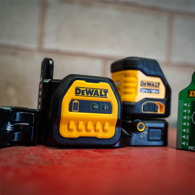 DEWALT DEWALT DCE088NG18 18v Green Cross Line Laser BODY ONLY