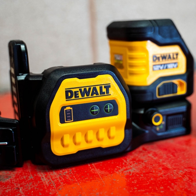 DEWALT DEWALT DCE088NG18 18v Green Cross Line Laser BODY ONLY