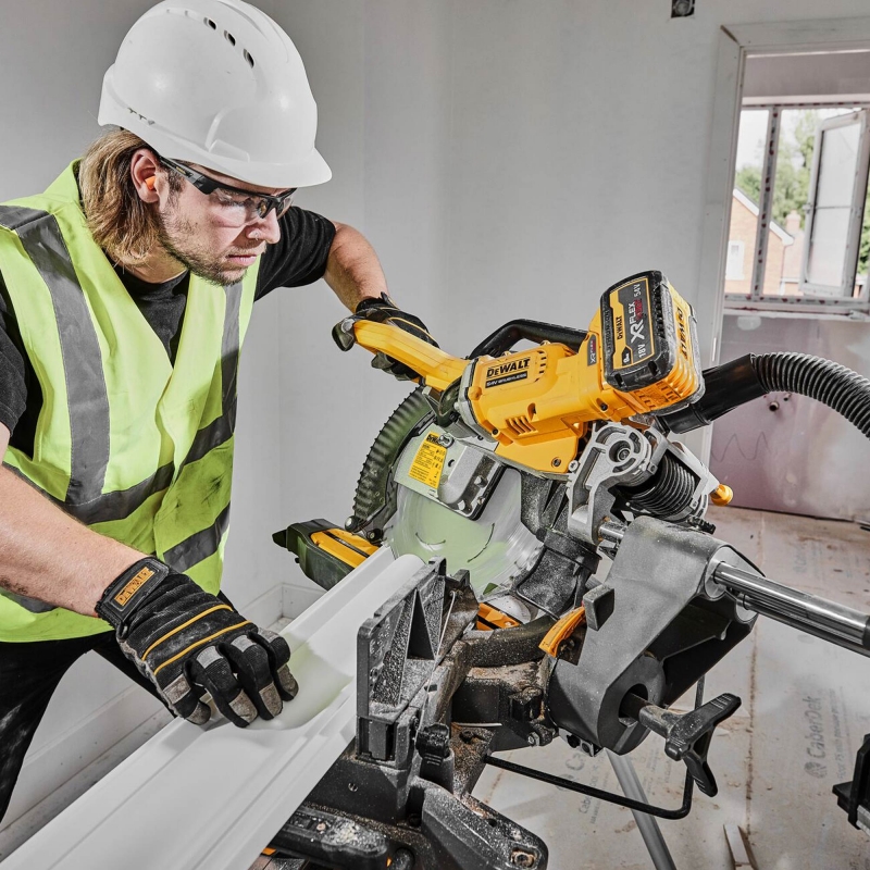 DEWALT DEWALT DCS781X2 54v Brushless 305mm FLEXVOLT Mitre Saw with 2x9ah batteries