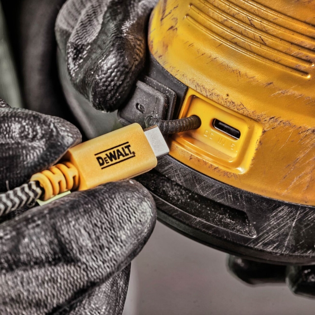 DEWALT DEWALT DCR009 Rechargeable USB-C Bluetooth Speaker