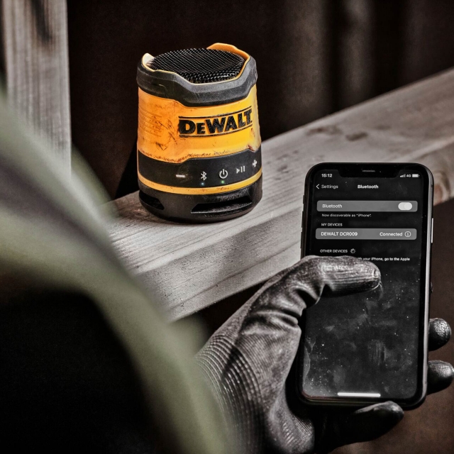 DEWALT DEWALT DCR009 Rechargeable USB-C Bluetooth Speaker