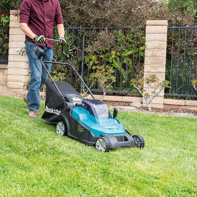MAKITA MAKITA DLM432Z Twin 18v 43cm Lawn Mower BODY ONLY