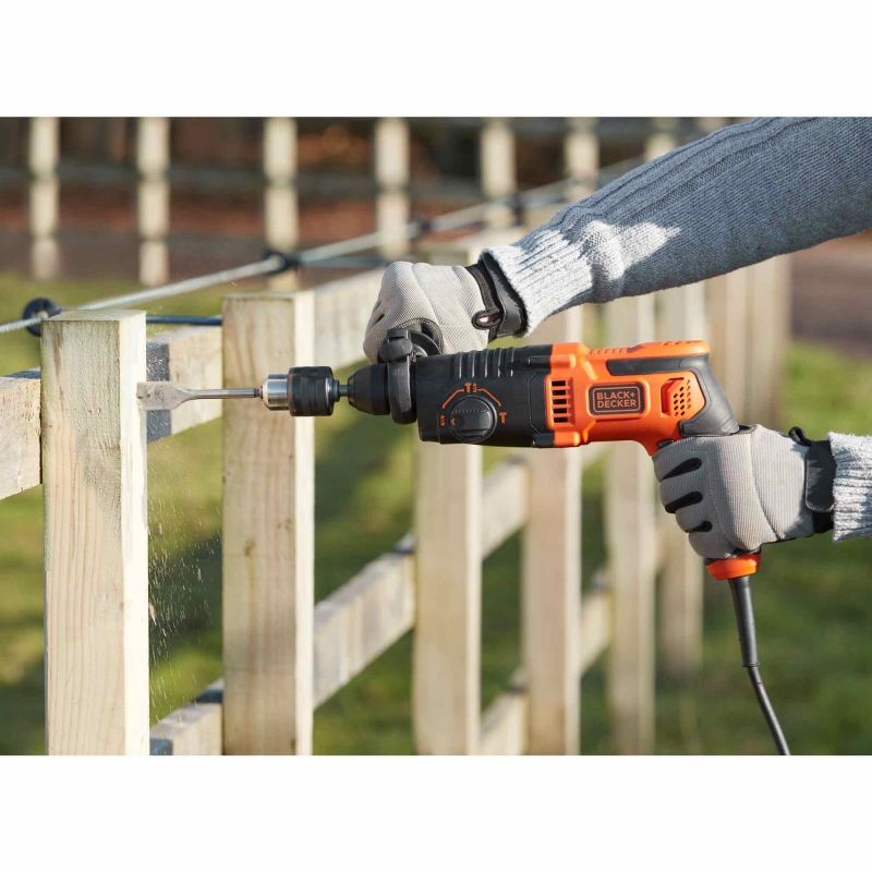 BLACK AND DECKER BLACK AND DECKER BEHS01-GB 240v SDS+ Hammer Drill & Accessories