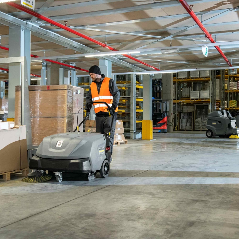 KARCHER KARCHER KM85/50 W BP 24v Vacuum Sweeper with 1xBattery