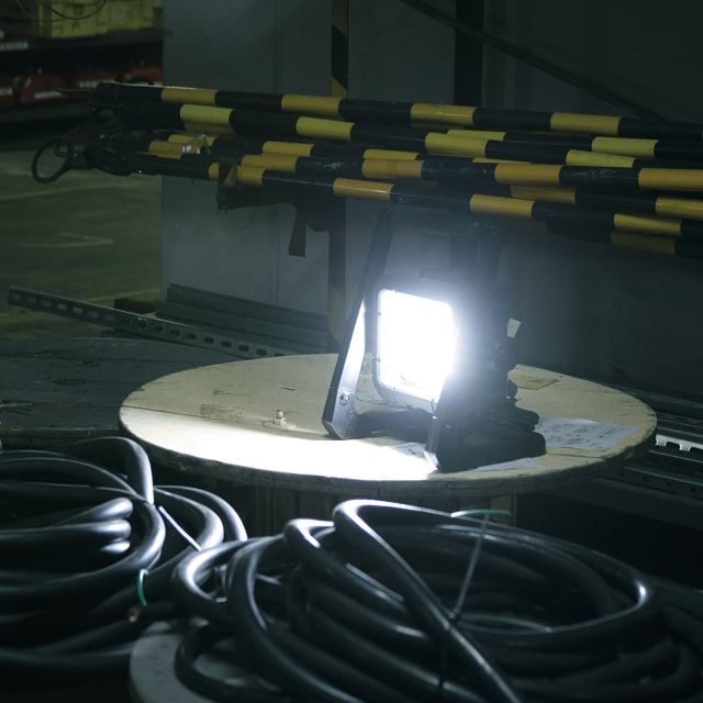 MAKITA MAKITA DML805 LED Worklight Li-Ion 14.4/18v/110v
