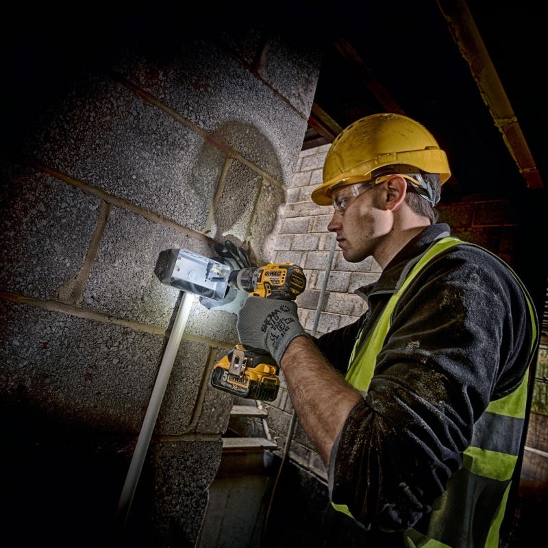 DEWALT DEWALT DCK2071P2T 18v Brushless DCH133/DCD796 Twin Pack with 2x5ah batteries