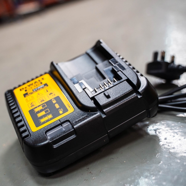 DEWALT DEWALT DCK2071P2T 18v Brushless DCH133/DCD796 Twin Pack with 2x5ah batteries