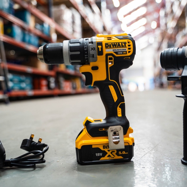 DEWALT DEWALT DCK2071P2T 18v Brushless DCH133/DCD796 Twin Pack with 2x5ah batteries
